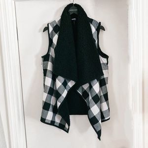 NWOT Checkered black and white vest, one size.